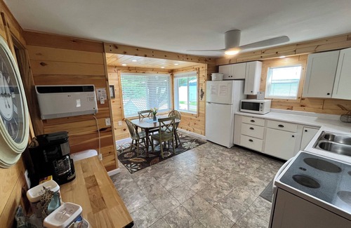 Arbor Vitae House | LAKEFRONT, SECOND-FLOOR, IMMACULATE SUITE with SPECTACULAR VIEWS