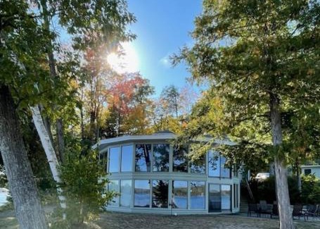 Traverse City House | Lakefront Serenade