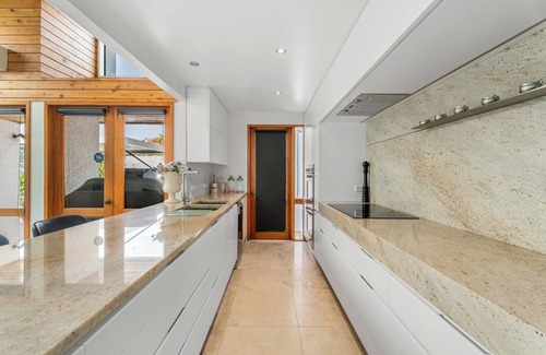 Kelvin Heights House | Lakefront Serenity - Queenstown Holiday Home