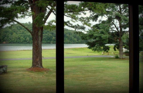 Hiawassee House | LAKEFRONT - "Sitting Rock" on Lake Chatuge - Hiawassee, Georgia