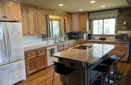 Albemarle House | Lakefront sleeps 14: Swim floats , hammocks, fire pit, grill, yard games