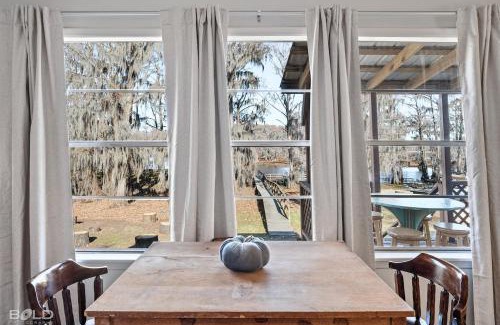 Uncertain House | Lakefront Southern Pearl With Kayaks & Canoes