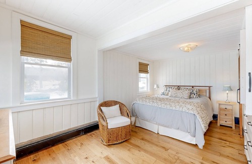 Laconia House | Lakefront spacious all season home w/dock, deck, outdoor kitchen, sunrise views