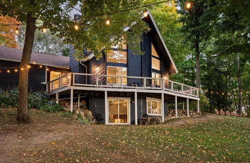 Gaylord Cottage | Lakefront Spacious Cottage with Sandy Beach, Kayaks and Games!
