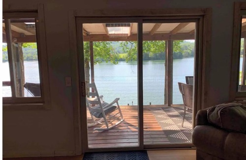 Spring City House | Lakefront Sunset Harbor on Watts Bar Boathouse and Dock