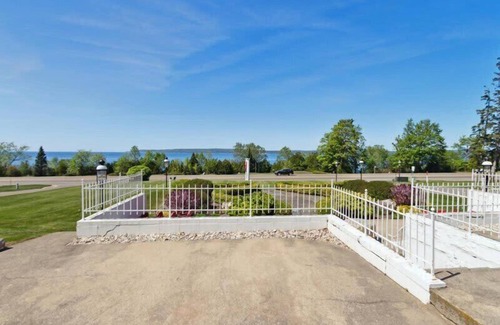 Petoskey Condo | Lakefront Sunset View King Suite