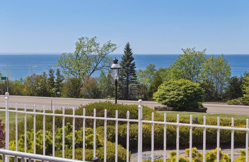 Petoskey Condo | Lakefront Sunset View Double Queen Suite