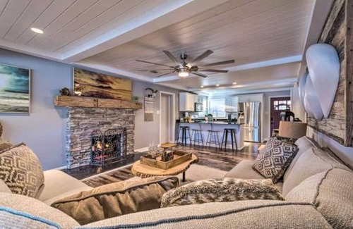 Rockwell House | Lakefront Swim Spa Oasis on Main Channel in Hot Springs