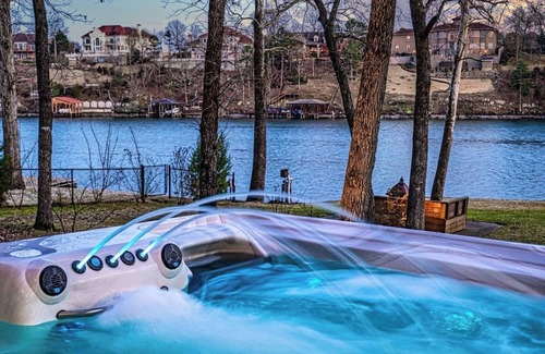 Rockwell House | Lakefront Swim Spa Oasis on Main Channel in Hot Springs