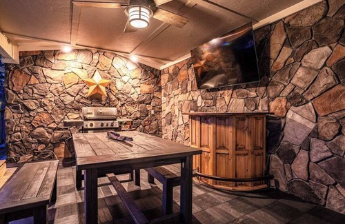 Rockwell House | Lakefront Swim Spa Oasis on Main Channel in Hot Springs