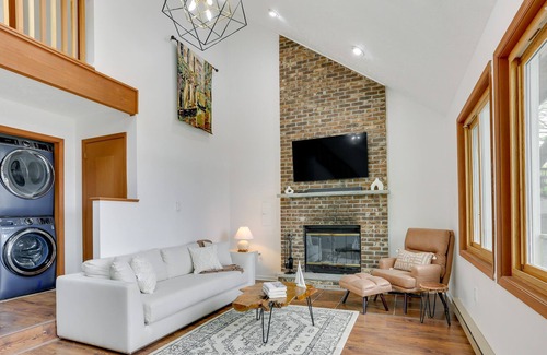 Tobyhanna Cottage | Lakefront Tobyhanna Cottage w/ Private Hot Tub!