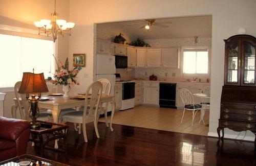 Nantahala Bay House | LAKEFRONT TOWN HOME IN DOWNTOWN HIAWASSEE