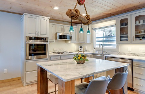 Morganton House | Lakefront Townhome w/Dock: 6 Mi to Blue Ridge!