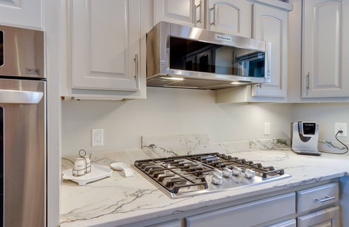 Morganton House | Lakefront Townhome w/Dock: 6 Mi to Blue Ridge!