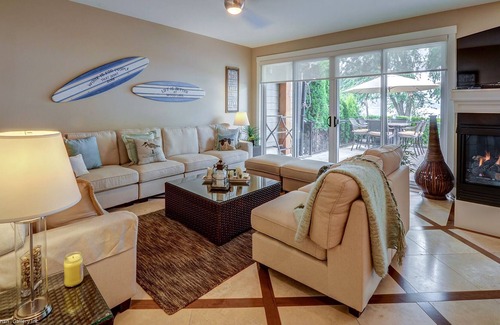 Central Okanagan House | Lakefront Townhouse on beautiful Wood Lake