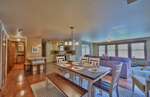 Factoryville House | Lakefront Tranquility near Elk Mountain