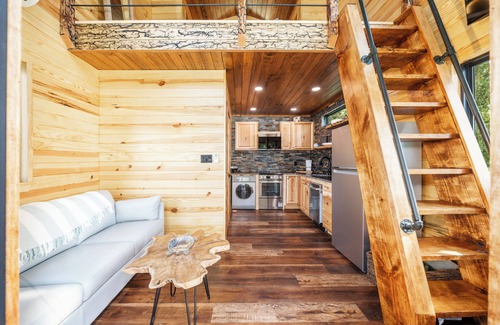 Mid America Cabin | Lakefront Treehouse, private island on Lake Hamilton with hot tub & boat dock!