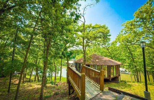 Village of Four Seasons House | Lakefront Treetop Village 2bed3bapools-6pp