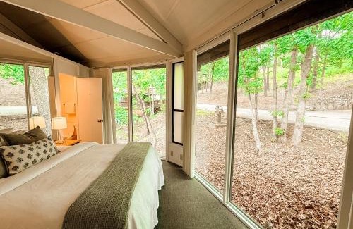 Village of Four Seasons House | Lakefront Treetop Village 2bed3bapools-6pp