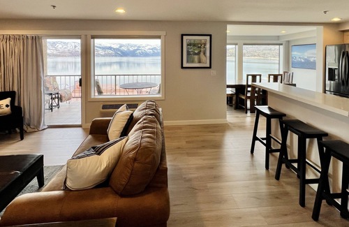 Chelan Condo | Lakefront Two Bedroom, Two Bath Grandview on the Lake Condo