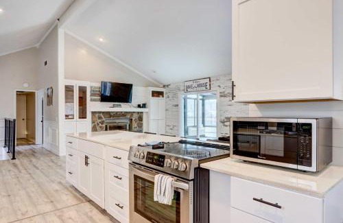 Camdenton House | Lakefront Vacation Rental with Dock and Views!