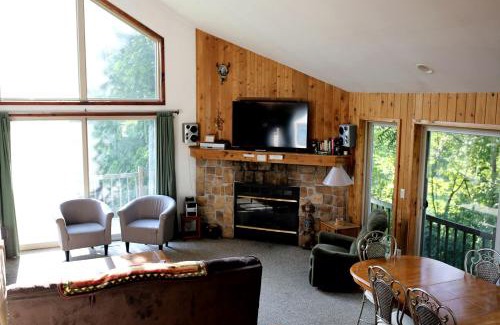 Tomah House | Lakefront Vacation Rental with a Deck and Hot Tub near Wisconsin Dells