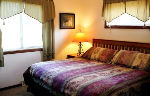 Tomah House | Lakefront Vacation Rental with a Deck and Hot Tub near Wisconsin Dells
