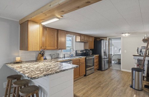 Crane Hill House | Lakefront view w/King bed/Fire pit/Ez swim entry