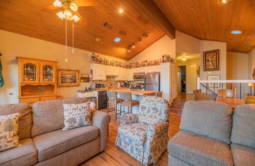 Big Bear Lake House | Lakefront Viking Oasis - Beautiful Viking Estates condo complex on the lake!