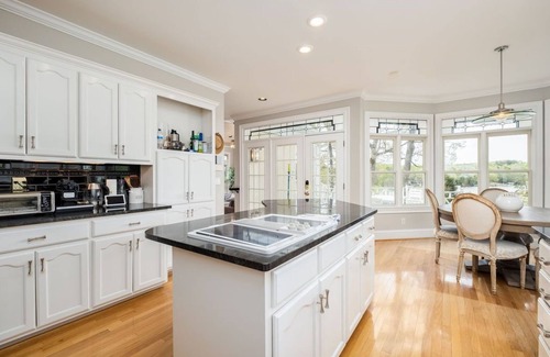 Steele Creek House | Lakefront villa with pool
