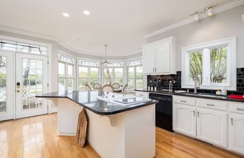 Steele Creek House | Lakefront villa with pool