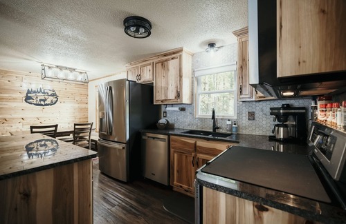 Long Lake Cottage | Lakefront walkout cottage