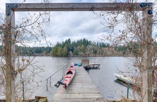 Rollingbay House | Lakefront Washington Home with Grill, Dock and Kayaks!