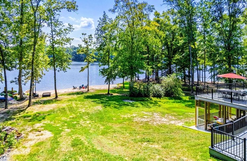 Mineral House | Lakefront with 120' Beach, Views, Wifi @ Lake Anna