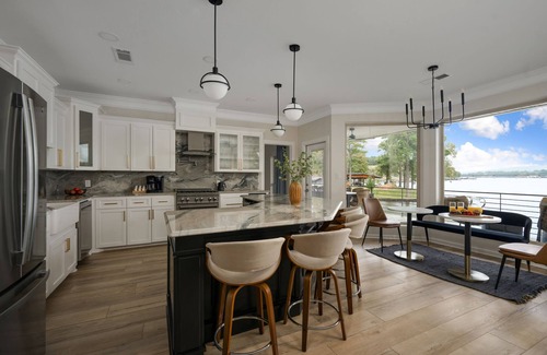 Rockwell House | LakeFront with Pool! HotTub! Game Room! Sleeps 20+nn