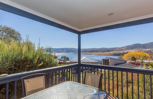 East Jindabyne House | Lakehaus - 2/11 Rainbow Drive