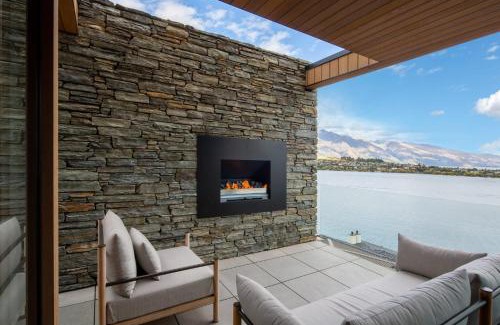 Queenstown Villa | Lakehouse 2- Free Parking- Walk To Town- Air Con