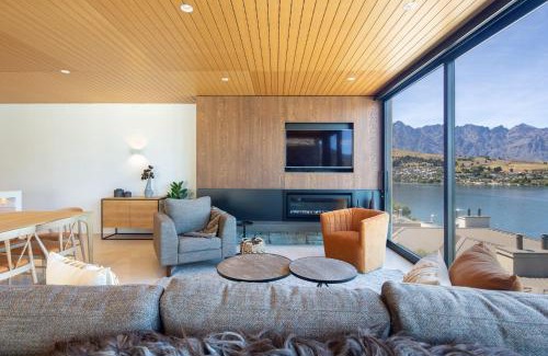 Queenstown Villa | Lakehouse 3- Free Parking- Walk To Town- Air Con