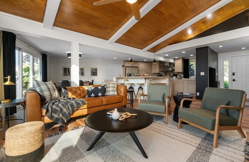 Battle Creek House | Lakehouse - Heated Pool, Hot Tub, Kayaks, Games, Fire Pit