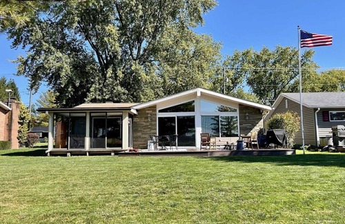 Conneaut Lakeshore House | Lakehouse on the Canal