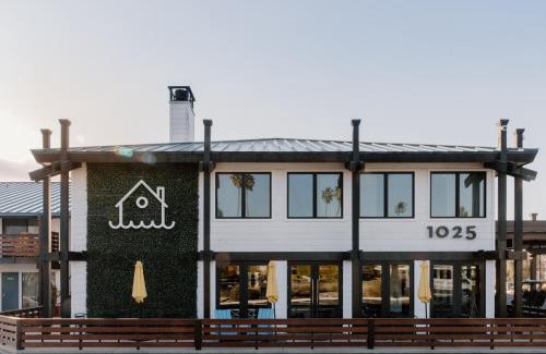 Lake San Marcos Hotel | Lakehouse Resort