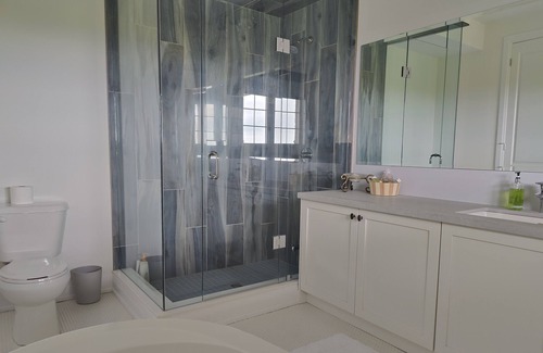 Carrying Place House | Lakehouse retreat on Wellers Bay at the gateway to Prince Edward County