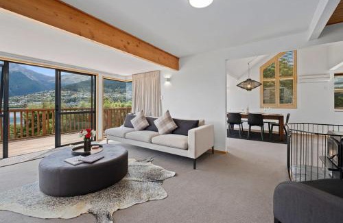 Kelvin Heights House | Lakehouse - Water taxi to Queenstown!