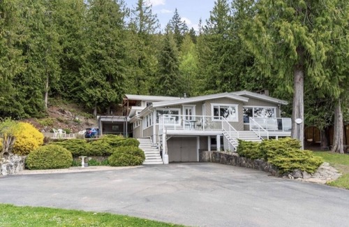 Blind Bay House | Lakehouse with Private Beach