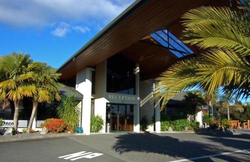 Two Mile Bay Hotel | Lakeland Resort Taupo