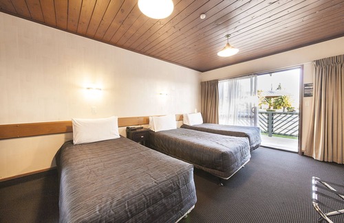 Two Mile Bay Hotel | Lakeland Resort Taupo