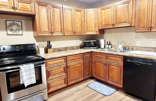 Sloans Valley House | LakeLife:4-bedroom house in charming Somerset with Hot tub overlooking the Lake!