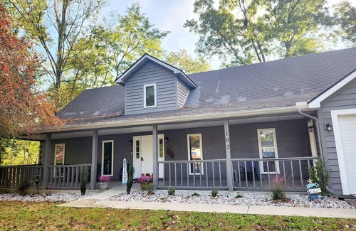 Sloans Valley House | LakeLife:4-bedroom house in charming Somerset with Hot tub overlooking the Lake!