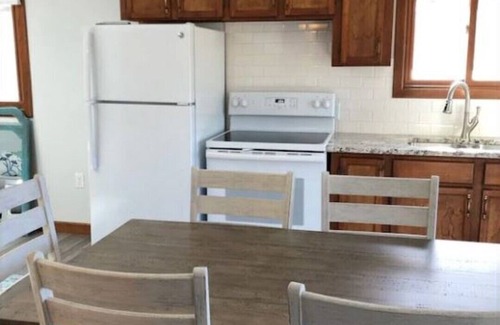 Ludington Cottage | Lakelure Cottages - Walleye