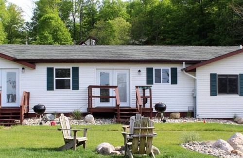 Ludington Cottage | Lakelure Cottages - Walleye